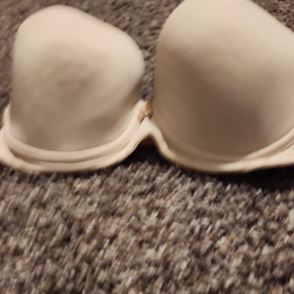 Victoria's Secret Cream Underwire Bra with Seamless Molded Cups